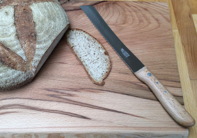 beech bread knife & board & bread 01